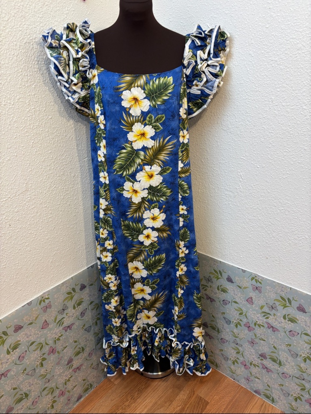 Vintage 1990’s KY’S Hawaii blue and white tropical ruffle maxi dress. Size 2XL.